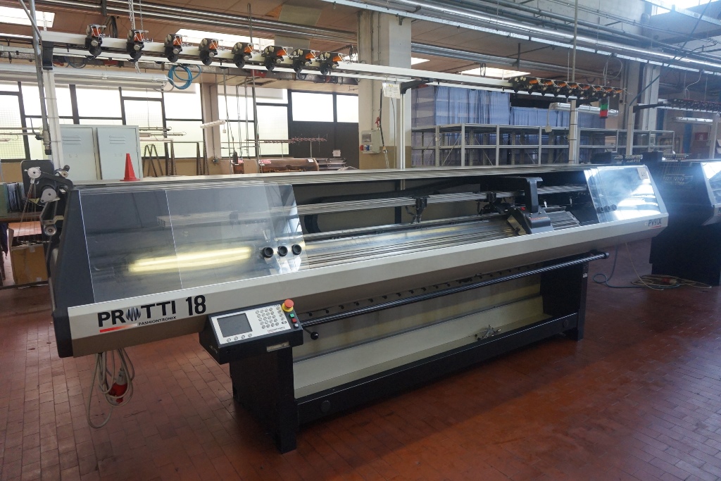 Protti Model PV91X Flat Knitting Machine