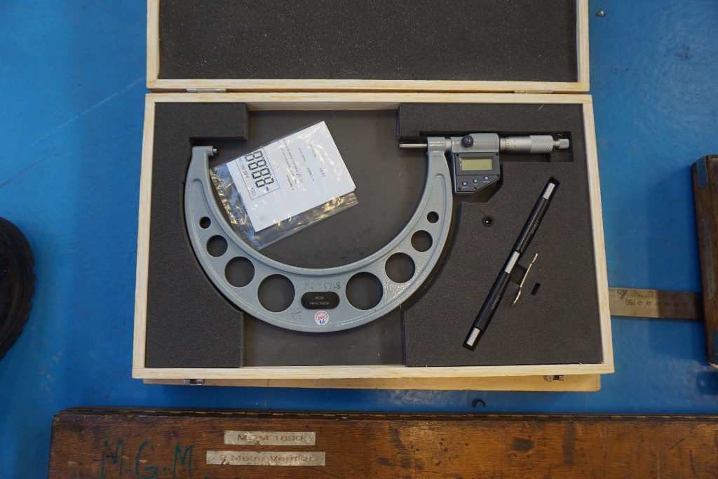 (1) x 2m Vernier, (2) x 1m Digital Verniers & (1) x Groove Digital