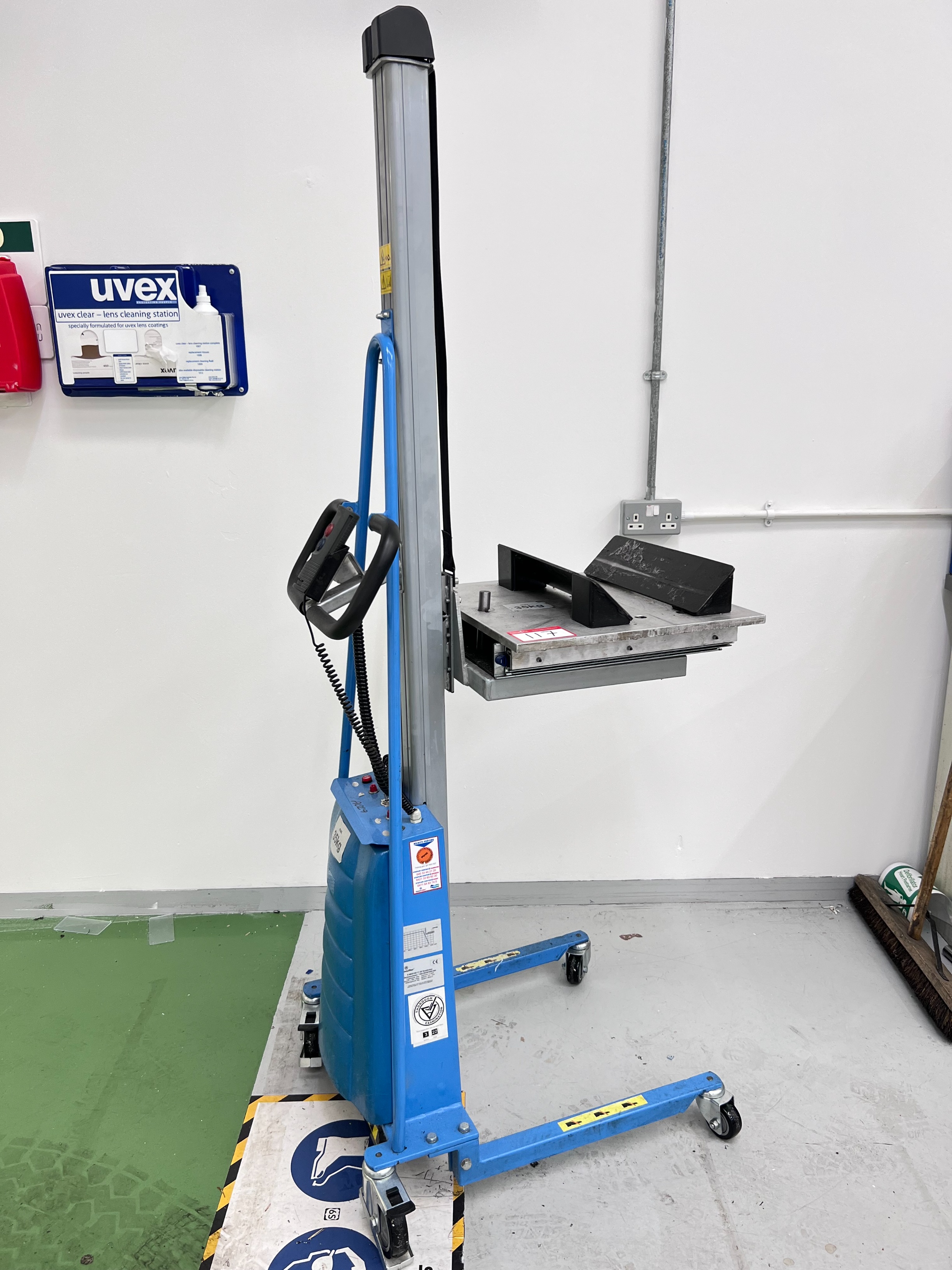 Hansel Lifter with Pedestrian Powered Lifter