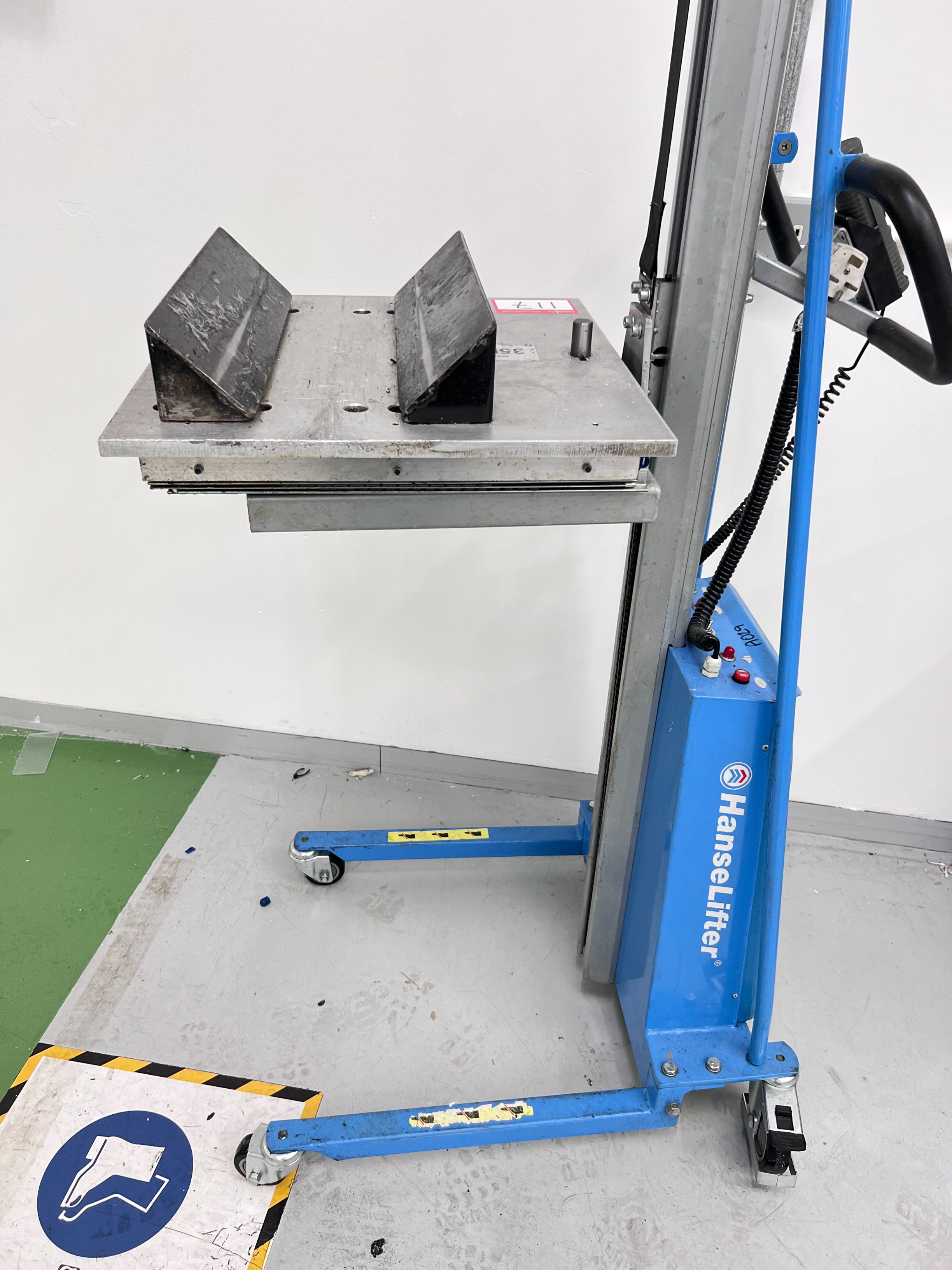 Hansel Lifter with Pedestrian Powered Lifter