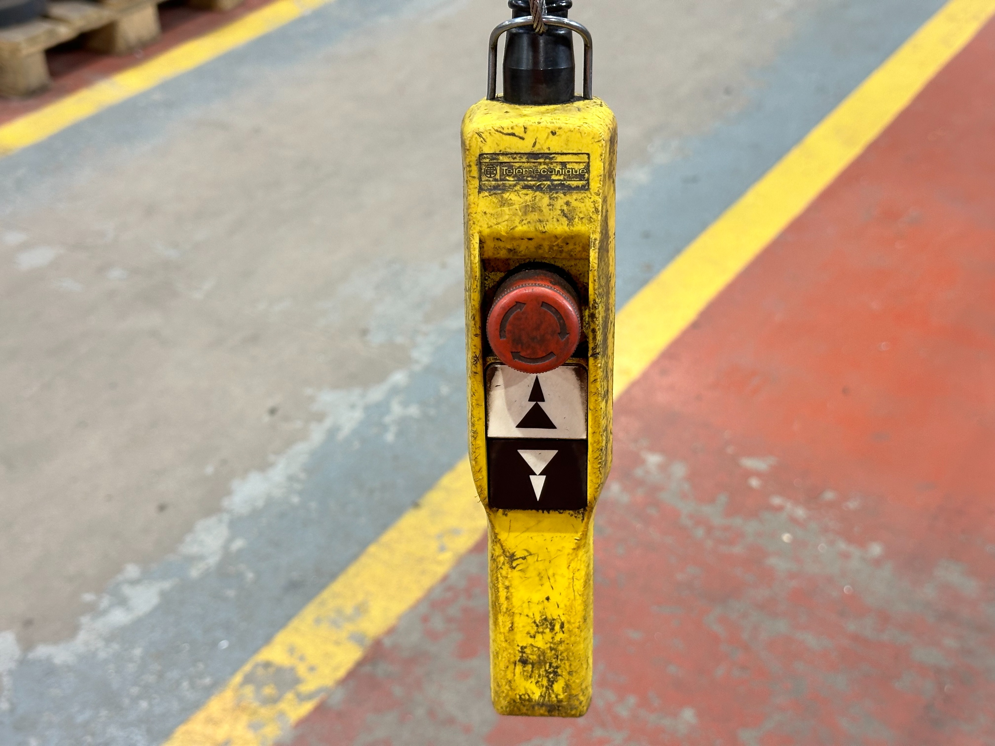 jib-crane-500kg-swl-4m-jib-gis-500kg-hoist-with-pendant-control